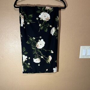 Chic Black Floral Pencil Skirt